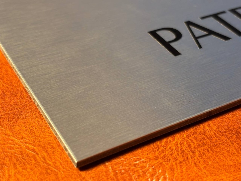 6 PATRO, stříbrná cedulka 200x200mm 