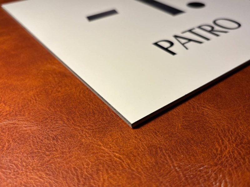 6 PATRO, stříbrná cedulka 200x200mm 