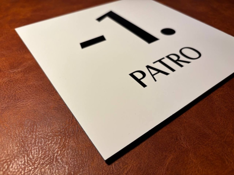 6 PATRO, stříbrná cedulka 200x200mm 