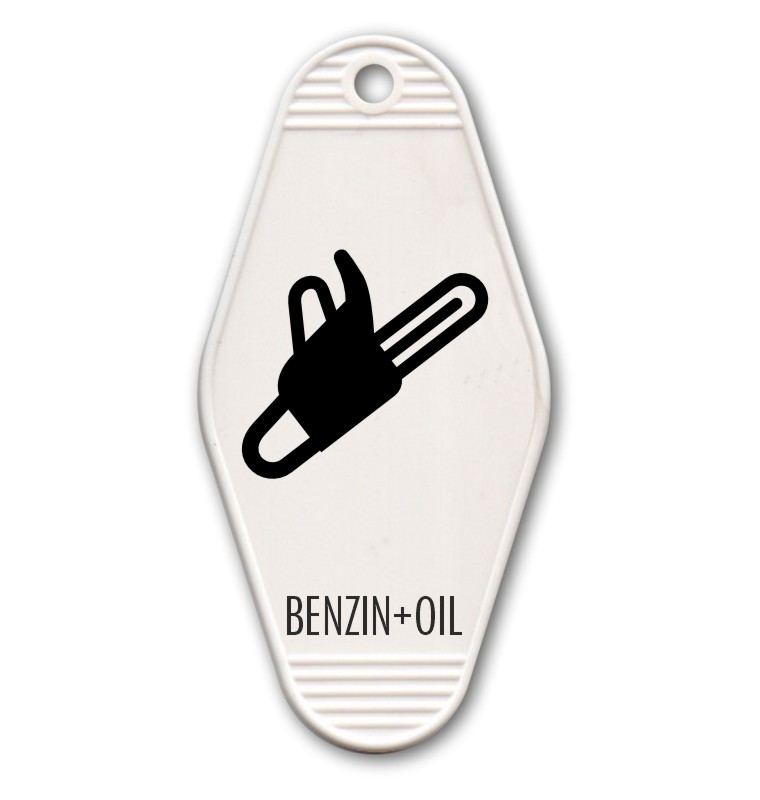 Plastová klíčenka s potiskem – Benzin-oil