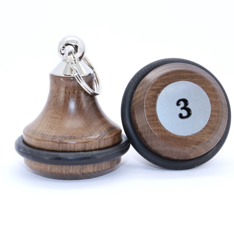Dřevěná hotelová klíčenka, zvonek, tm. hnědá + číslo zdarma