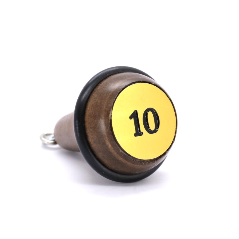 Dřevěná hotelová klíčenka, hruška, tm. hnědá + číslo zdarma