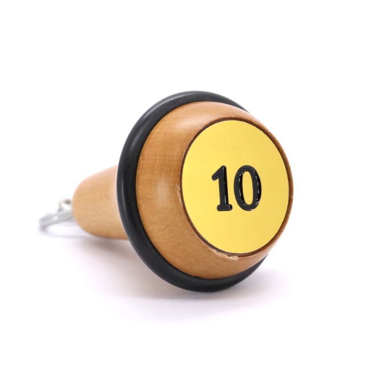 Dřevěná hotelová klíčenka, hruška, sv. hnědá + číslo zdarma