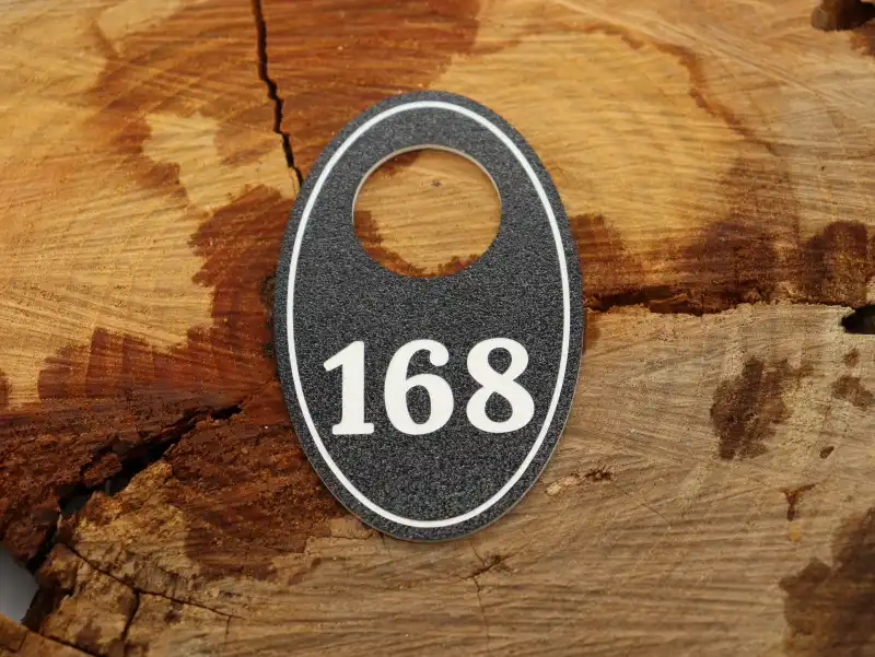 Šatní visačka, rozměr oválu 50x80 mm