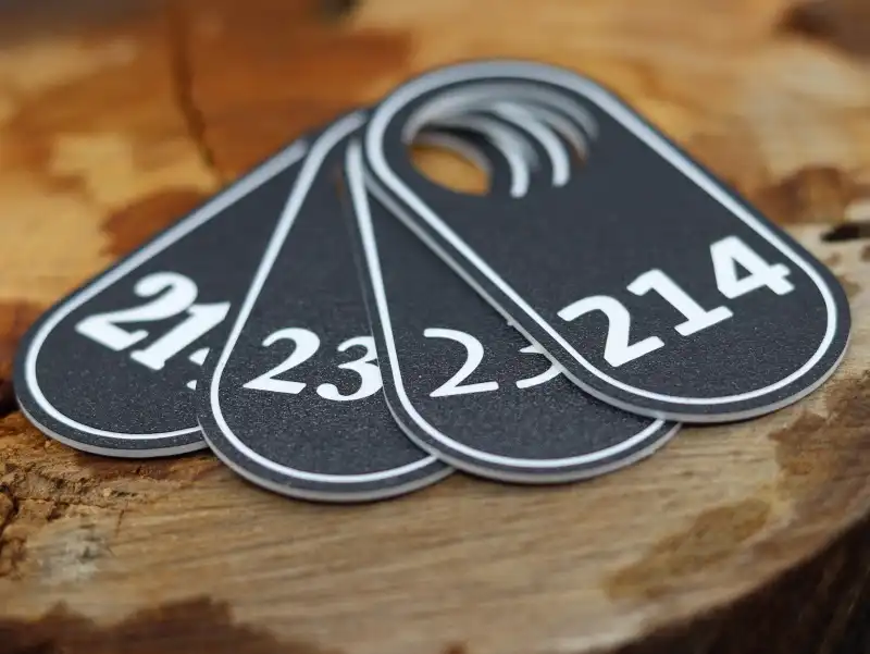 Šatní visačka, rozměr 50x80 mm