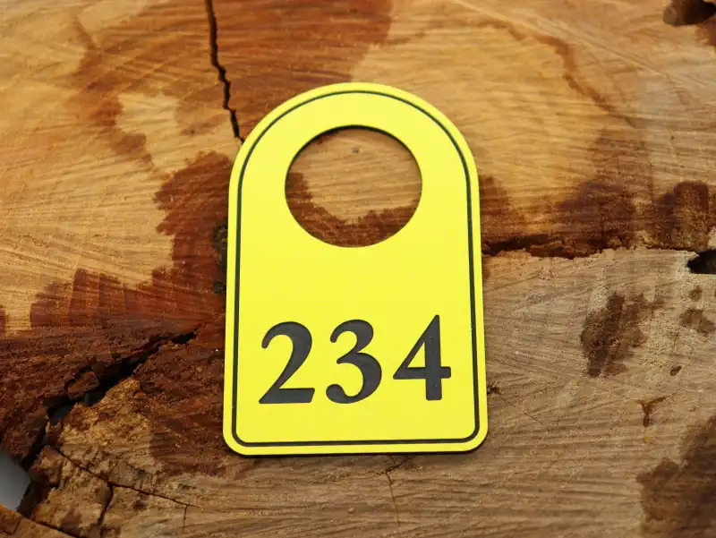 Šatní visačka, rozměr 90x42 mm