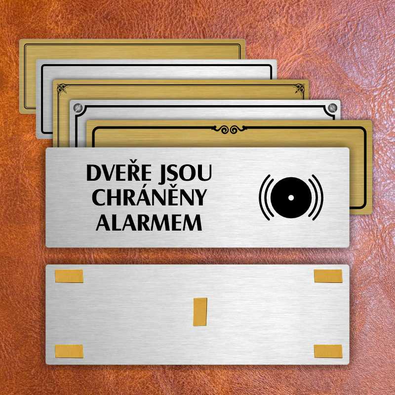 Dveře pod alarmem, 240x79mm, stříbrná popiska s rámečkem
