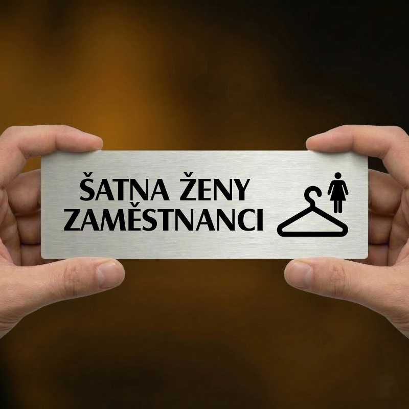 Šatna ženy zaměstnanci, 200x66mm, zlatá popiska s ozdobou uprostřed