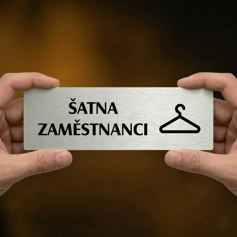 Šatna zaměstnanci, 240x79mm, stříbrná popiska 