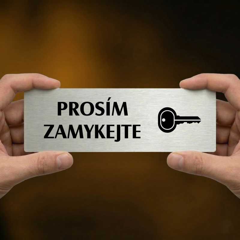 Prosím zamykejte, 200x66mm, zlatá popiska s rámečkem