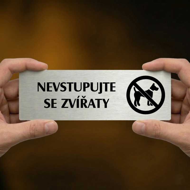 Nevstupujte se zvířaty, 200x66mm, zlatá popiska s okrasným rámečkem  