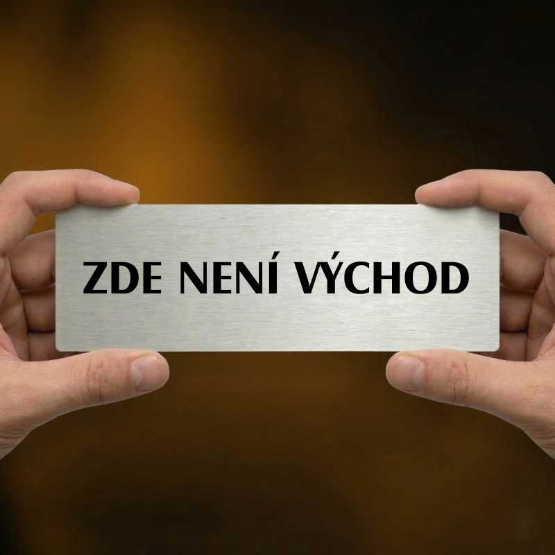 Zde není východ, 200x66mm, stříbrná popiska s imitacemi šroubků