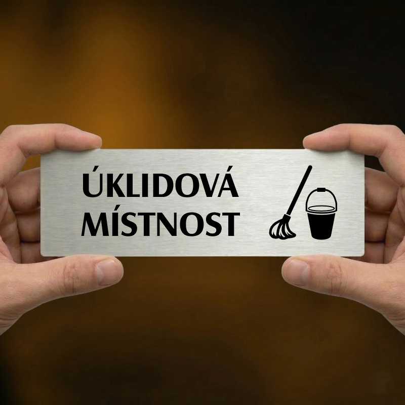 Úklidová místnost, 240x79mm, zlatá popiska s okrasným rámečkem  