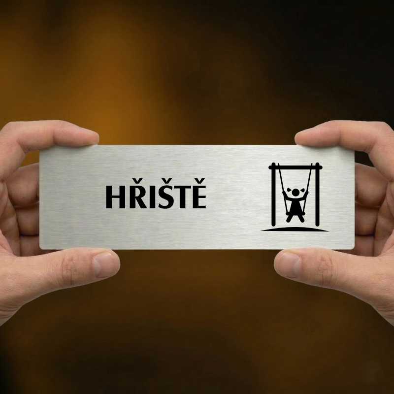 Hřiště, 200x66mm, stříbrná popiska s ozdobou uprostřed