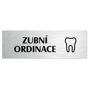Zubní ordinace, stříbrná popiska na dveře