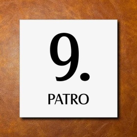 9 PATRO, bílá cedulka 200x200mm 