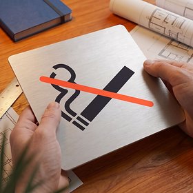 Piktogram Zákaz kouření – přeškrtnutá cigareta