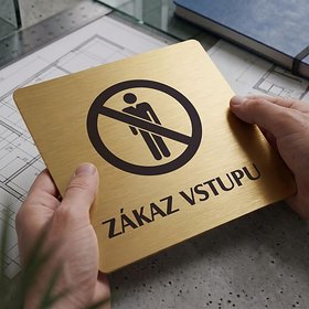 Piktogram Zákaz vstupu s textem