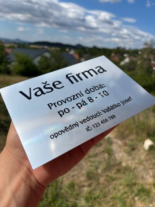 Označení firmy A4, Stříbrný lesklý hliník, gravírování