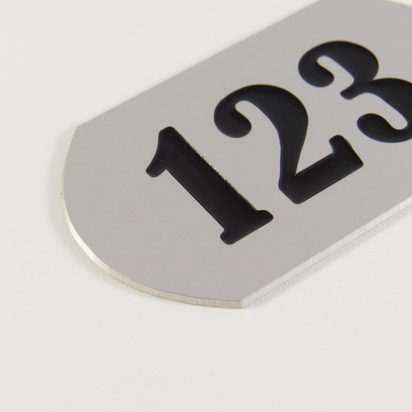 Číslo na dveře typ 10 – stříbrné matné, barvené, 60x35mm