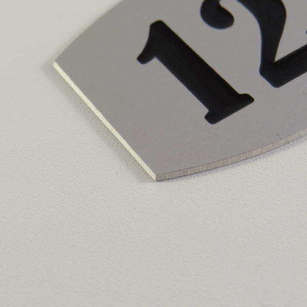 Číslo na dveře typ 9 – stříbrné matné, barvené,  60x40mm