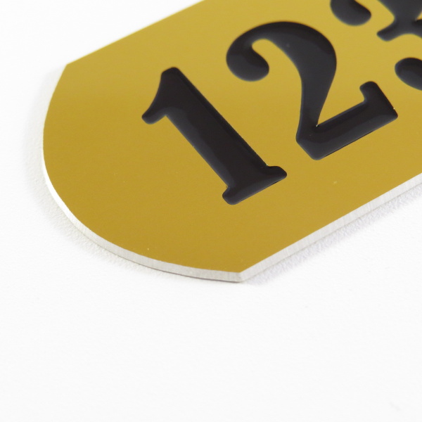 Číslo na dveře typ 10 – zlaté lesklé, barvené, 60x35mm