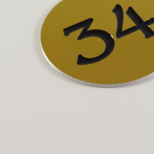 Číslo na dveře typ 3 – zlaté lesklé, barvené,  průměr 40mm