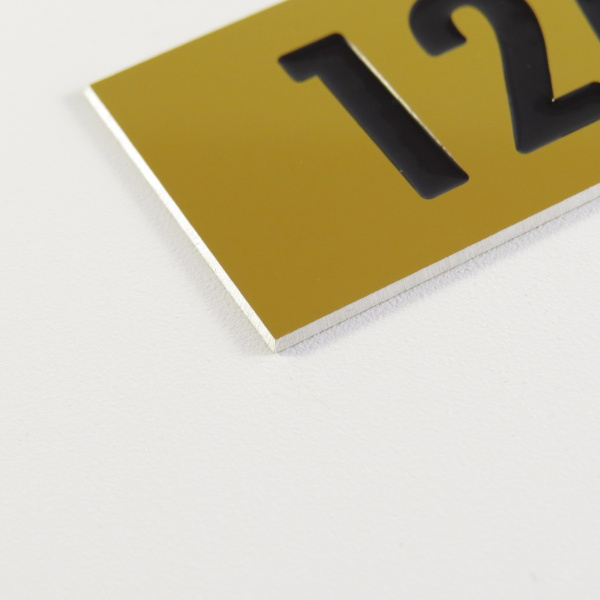 Číslo na dveře typ 5 – zlaté lesklé, barvené,  60x30mm